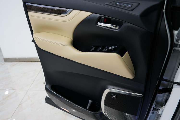 Used Toyota Alphard 2021 Dual-Engine 2.5L Luxury Edition
