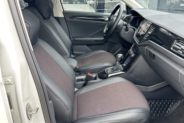 Used Volkswagen T-ROC 2021 Revised Version 280TSI DSG Two-Wheel Drive Comfort & Smart Connectivity Edition
