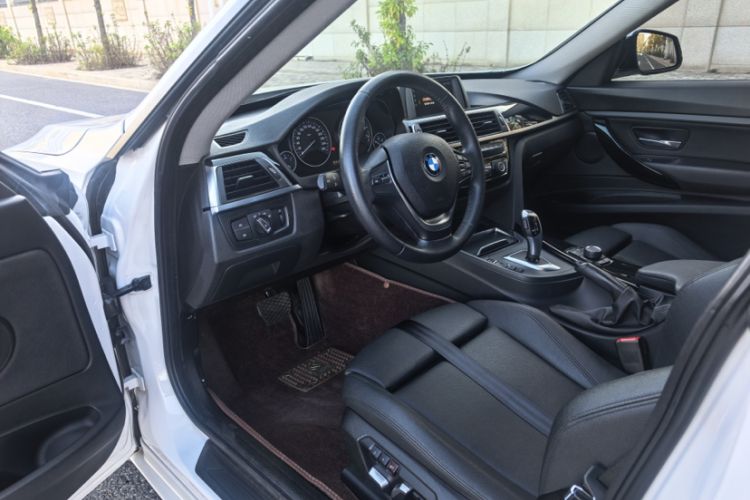 Used BMW 3 Series GT 2018 320i Sport Edition
