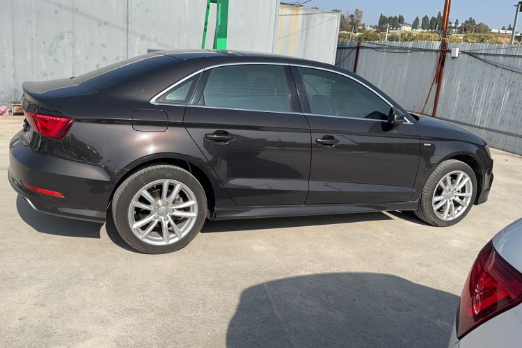 Used Audi A3 2014 Limousine 40 TFSI S line Comfort Model
