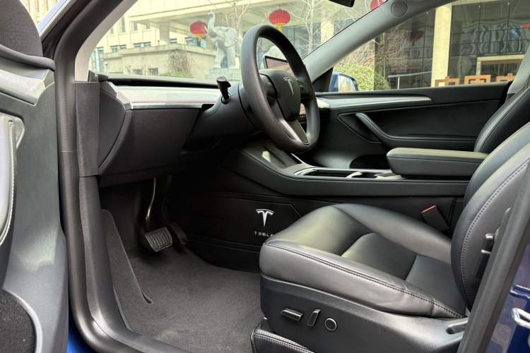 Used Tesla Model Y 2024 Long-Range All-Wheel-Drive Version