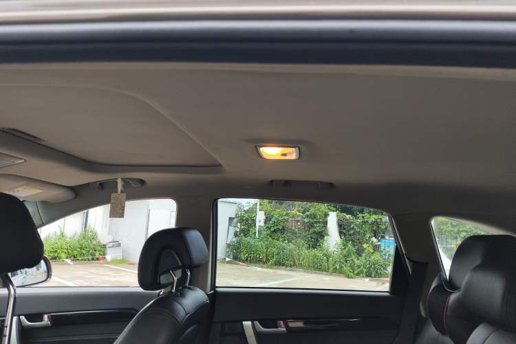 Used Chevrolet Captiva 2015 2.4L 4x4 Flagship Edition 7-Seater
