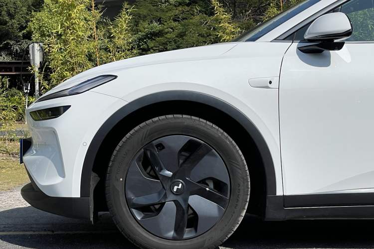 Used ONVO L60 2024 60 kWh Rear-Drive Version
