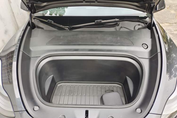 Used Tesla Model Y 2024 Rear-Wheel-Drive Version
