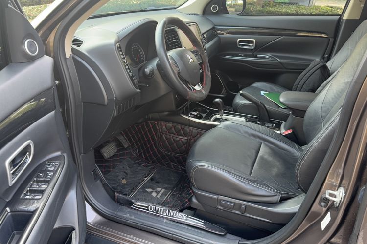 Used Mitsubishi Outlander 2018 2.0L Two-Wheel Drive Glory Edition 5 Seats
