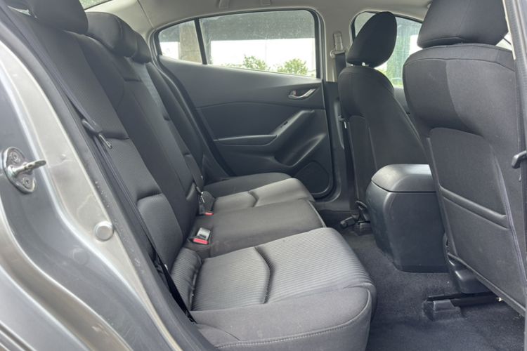 Used Mazda Mazda 3 Axela 2016 Sedan 1.5L Automatic Luxury Model
