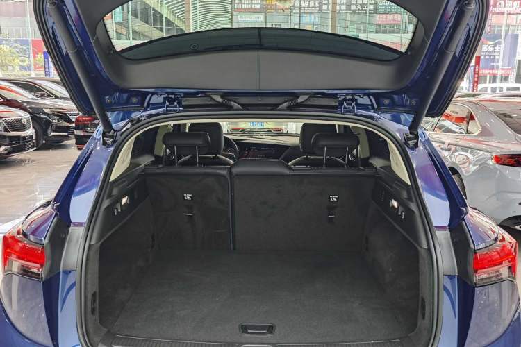 Used Buick Envision 2023 Encore S 552T Two-Wheel Drive Luxury Model
