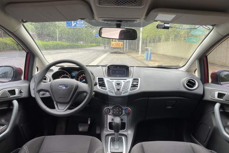 Used Ford Fiesta 2013 Hatchback 1.5L Automatic Fashion Edition
