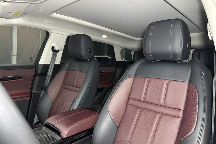 Used Land Rover Range Rover Evoque 2023 Aurora L 249 PS Luxury Edition
