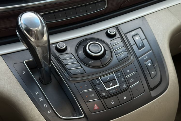 Used Buick GL8 2014 3.0L GT Luxury Business Haoya Edition