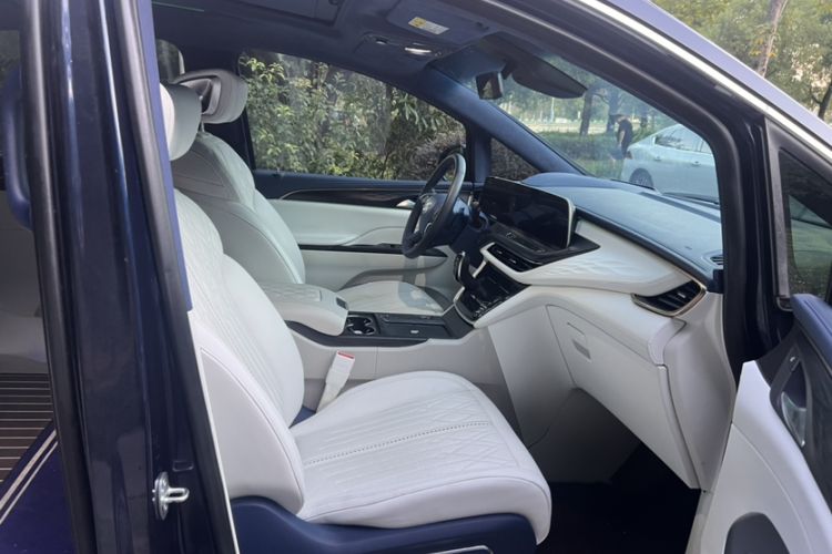 Used Buick GL8 2020 Avenir Avia Four-Seat Luxury Edition
