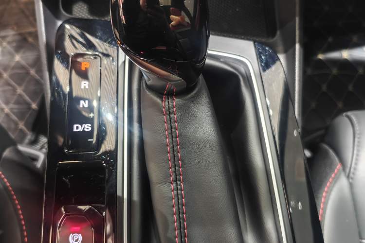 Used MG 5 2022 180 DVVT CVT Youth Luxury Edition
