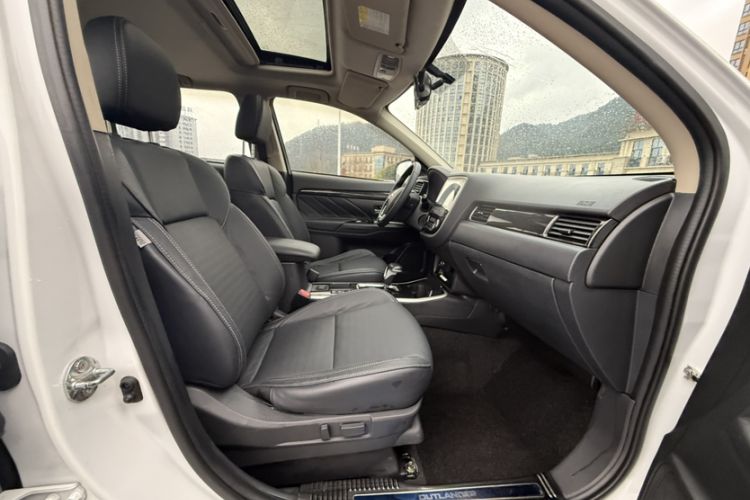 Used Mitsubishi Outlander 2019 2.0L Two-Wheel Drive Comfort Edition 5 Seats China V Standard