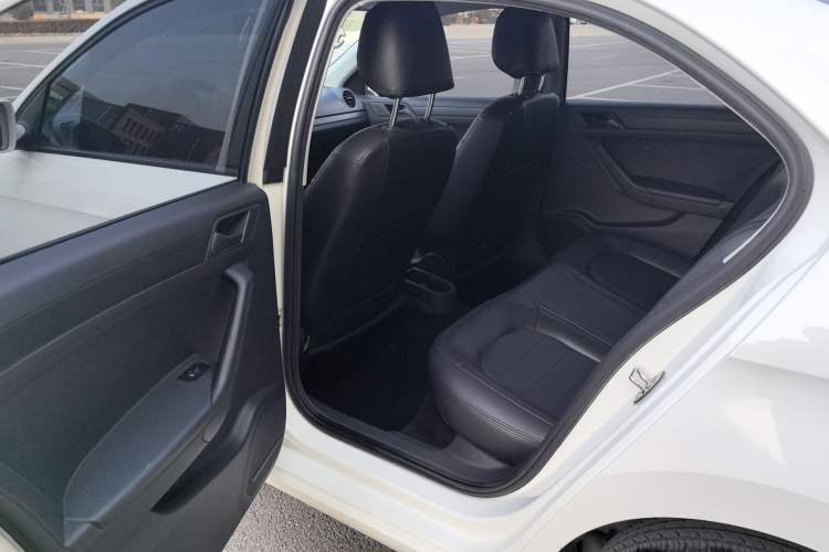 Used Volkswagen Jetta 2015 Value Edition 1.6L Manual Fashionable Style
