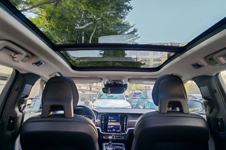 Used Volvo V90 2017 Cross Country T5 AWD Smart Range Edition