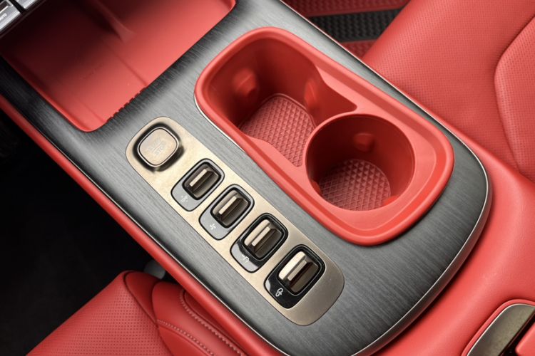 Used  SU7 2024 Four-Wheel Drive Ultra-Long Range Advanced Intelligent Driving Max Edition
