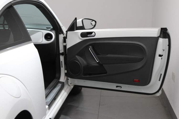 Used Volkswagen Beetle 2015 180TSI model
