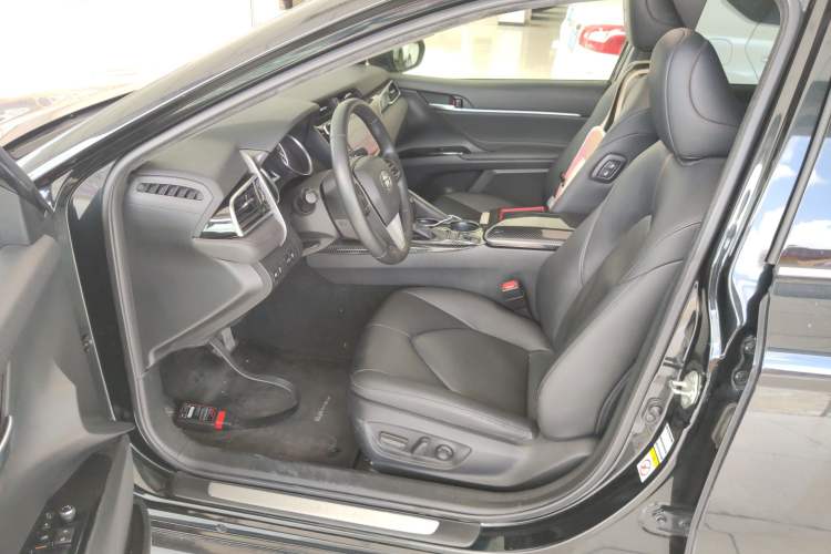 Used Toyota Camry 2018 Dual-Engine 2.5 HG Luxury Edition
