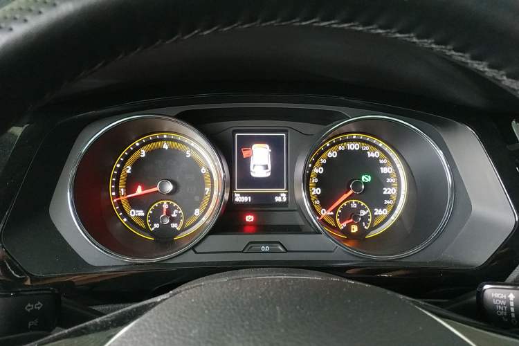 Used Volkswagen Tiguan L 2020 330TSI Automatic Two-Wheel Drive Smart Luxury Edition China VI Standard
