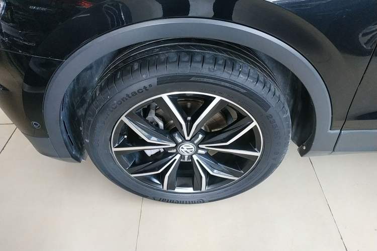 Used Volkswagen Tiguan L 2020 330TSI Automatic Two-Wheel Drive Smart Luxury Edition China VI Standard
