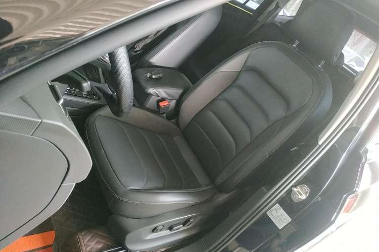 Used Volkswagen Tiguan L 2020 330TSI Automatic Two-Wheel Drive Smart Luxury Edition China VI Standard
