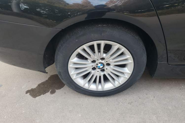 Used BMW 5 Series 2014 525Li Leading Model
