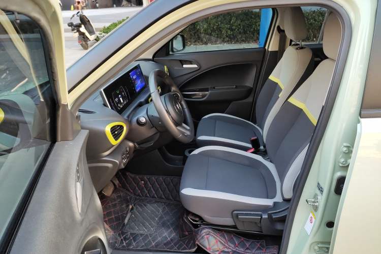 Used ORA White Cat 2022 Upgraded Model 305km Range Luxury Version Lithium-Ion Battery
