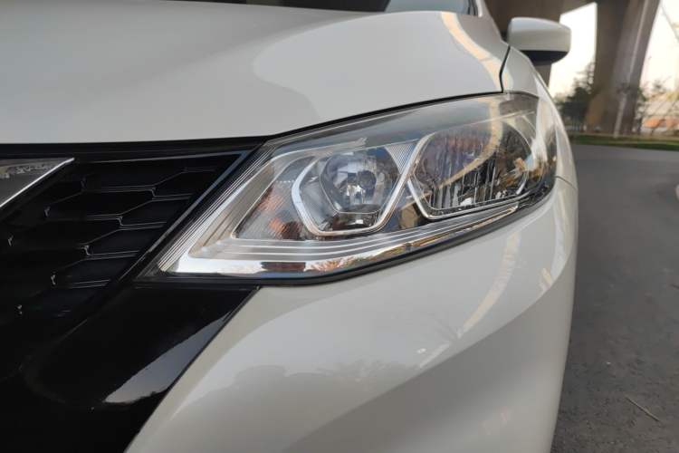 Used Nissan Tiida 2016 1.6L CVT Joyride Edition
