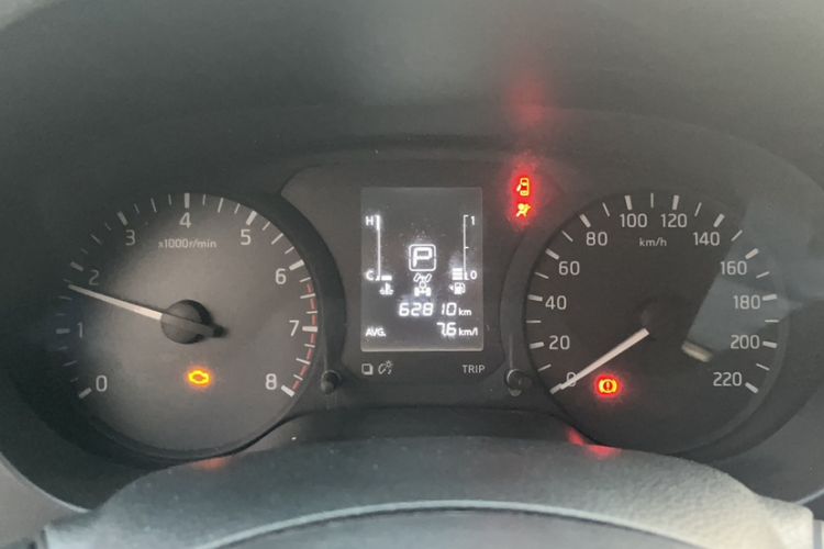 Used Nissan Navara 2017 2.5L Automatic 4x4 Luxury Edition QR25
