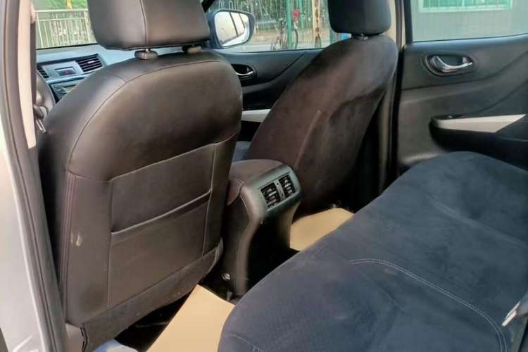 Used Nissan Navara 2017 2.5L Automatic 4x4 Luxury Edition QR25
