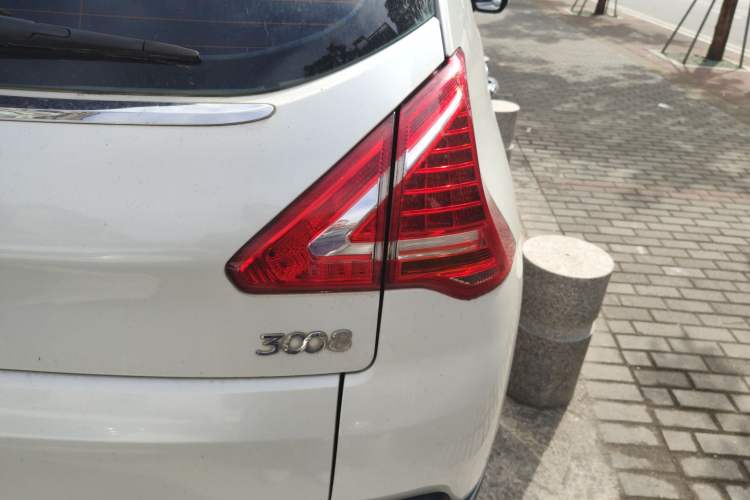 Used Peugeot 3008 2013 2.0L Automatic Classic Edition
