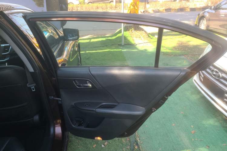 Used Honda Accord 2015 2.0L LX Comfort Edition
