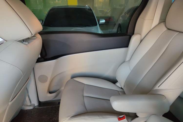 Used Buick GL8 2021 Land Cruiser Executive Class 652T Luxury Model
