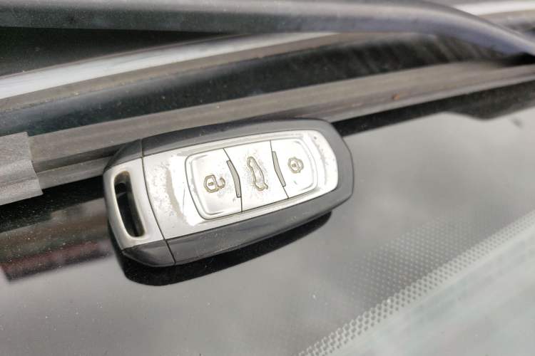 Used Geely Auto Emgrand X7 Sport 2020 1.8TD DCT Two-Wheel Drive Smart Connect 4G-Enabled Version
