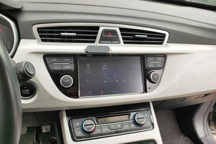 Used Geely Auto Emgrand X7 Sport 2020 1.8TD DCT Two-Wheel Drive Smart Connect 4G-Enabled Version
