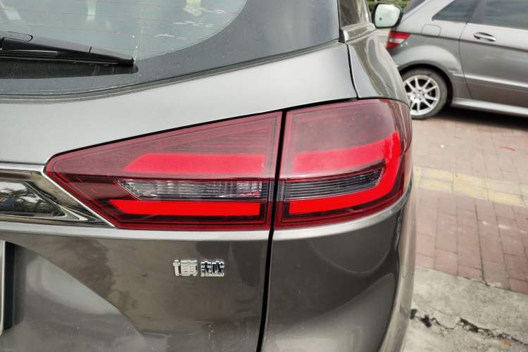 Used Geely Auto Emgrand X7 Sport 2020 1.8TD DCT Two-Wheel Drive Smart Connect 4G-Enabled Version
