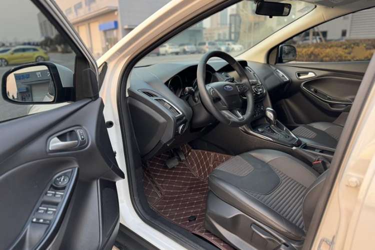 Used Ford Focus 2017 Sedan 1.6L Automatic Fashion Edition Smart Drive Version
