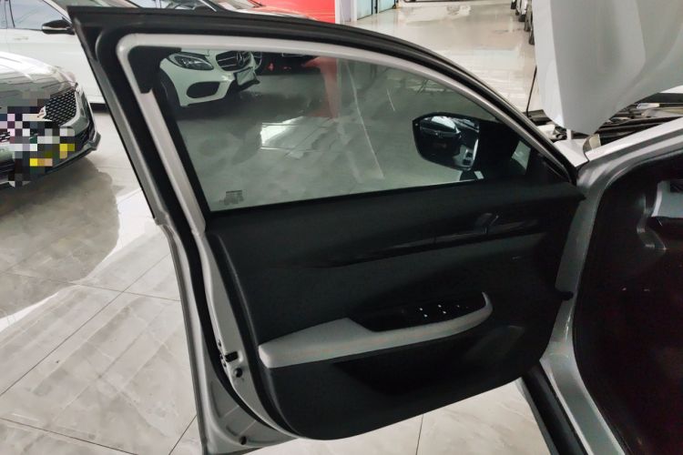 Used Changan UNI-V 2022 1.5T Smart Navigation Version
