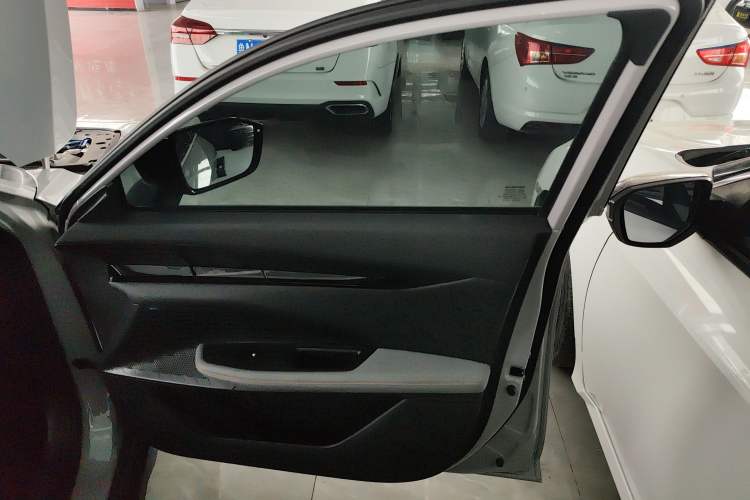 Used Changan UNI-V 2022 1.5T Smart Navigation Version
