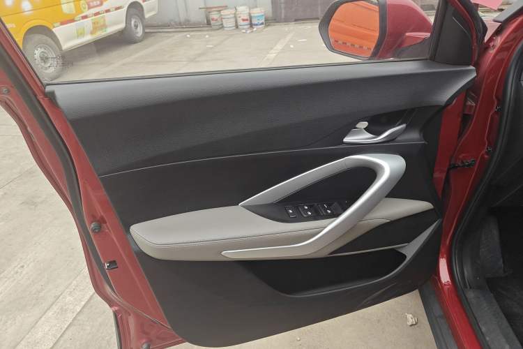 Used Baojun 510 2017 1.5L Automatic Fashion Model
