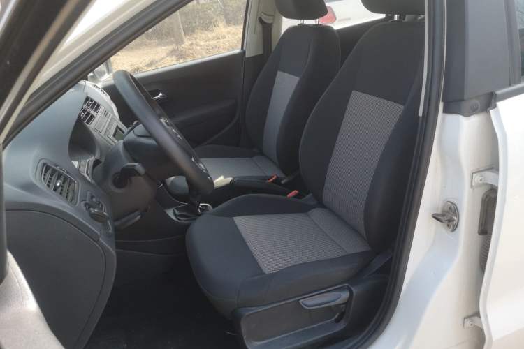 Used Volkswagen Polo 2016 1.4L Manual Fashion Model