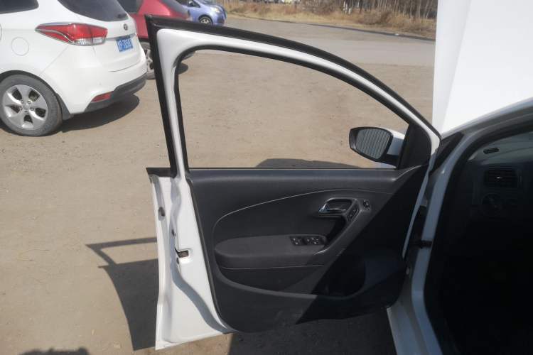 Used Volkswagen Polo 2016 1.4L Manual Fashion Model