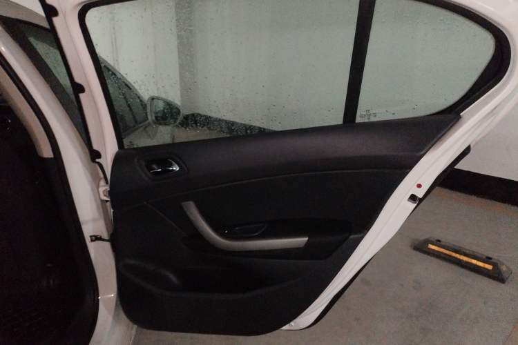 Used Peugeot 408 2013 2.0L Automatic Comfort Edition
