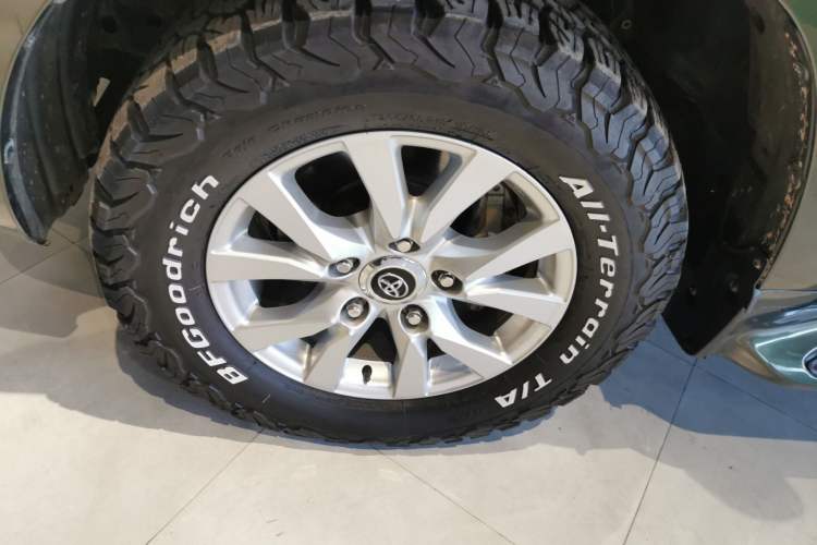 Used Toyota Land Cruiser 2014 4.0L Automatic Parallel Import Version
