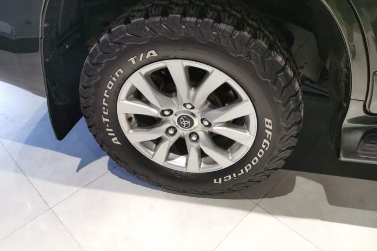 Used Toyota Land Cruiser 2014 4.0L Automatic Parallel Import Version
