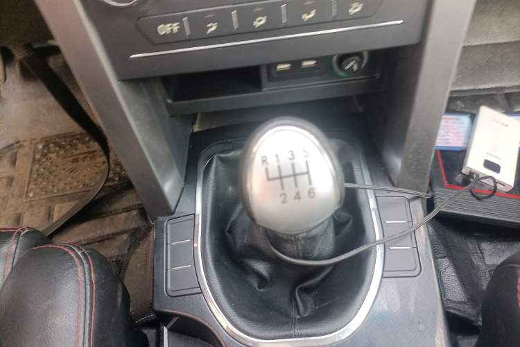 Used Huanghai N3 2017 2.5T Manual Two-Wheel Drive Sport Edition JE4D25Q5A
