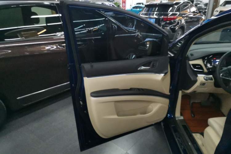 Used Buick GL8 2023 Land Executive Class 652T Luxury Model
