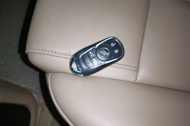 Used Buick GL8 2017 ES 28T Luxury Model China V Standard
