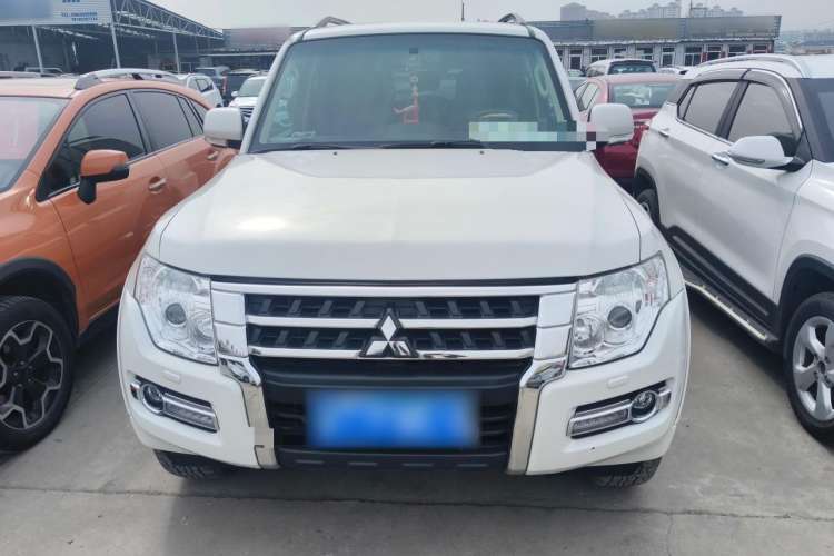 Used Mitsubishi Pajero 2018 3.0L Automatic Standard Edition
