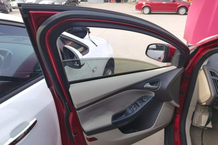 Used Ford Focus 2012 Sedan 1.6L Automatic Comfort Model
